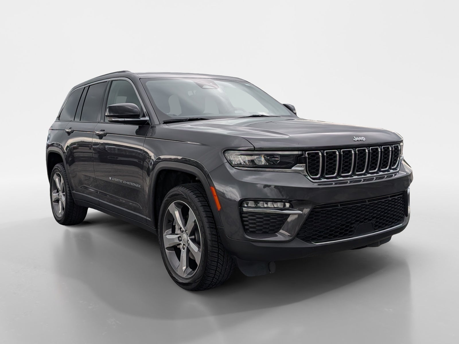 2022 Jeep Grand Cherokee — side profile view