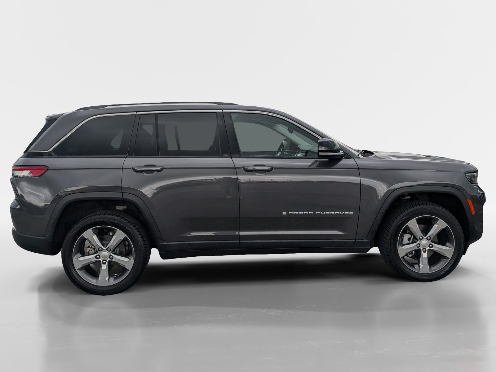 2022 Jeep Grand Cherokee — rear three-quarter view
