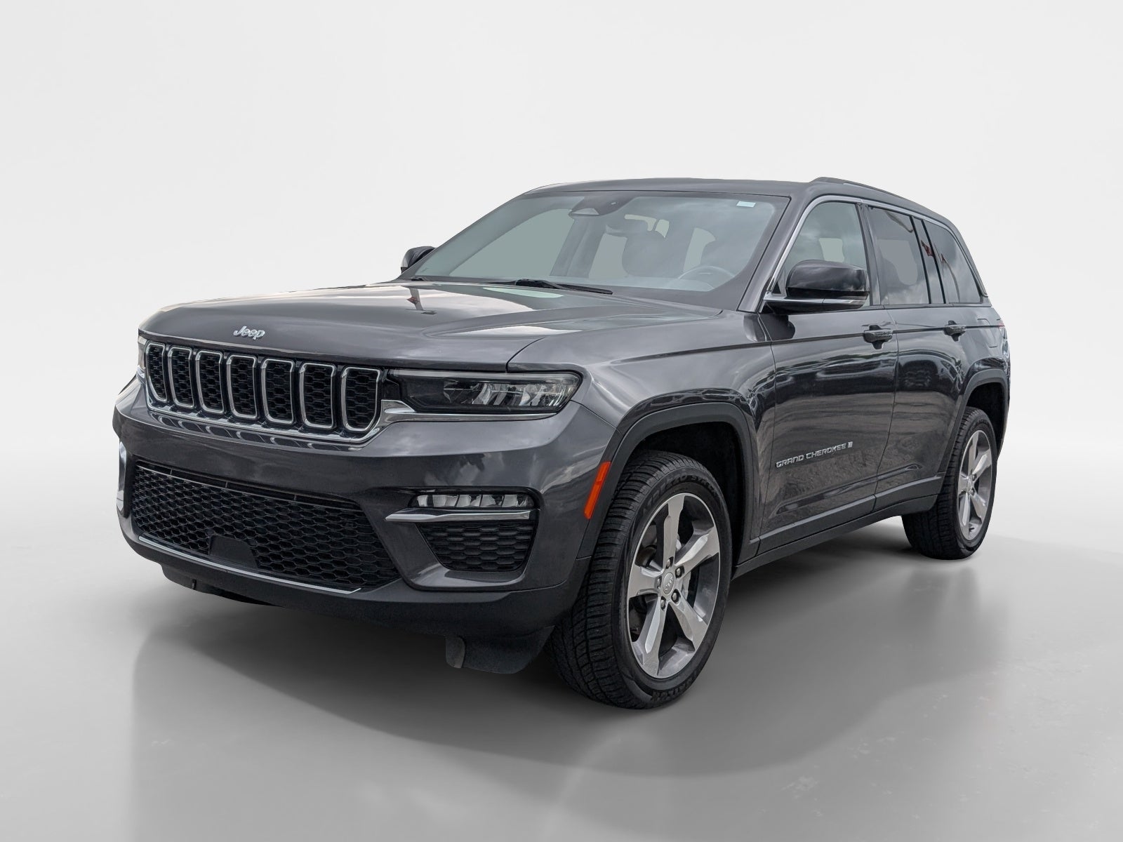2022 Jeep Grand Cherokee — detail view