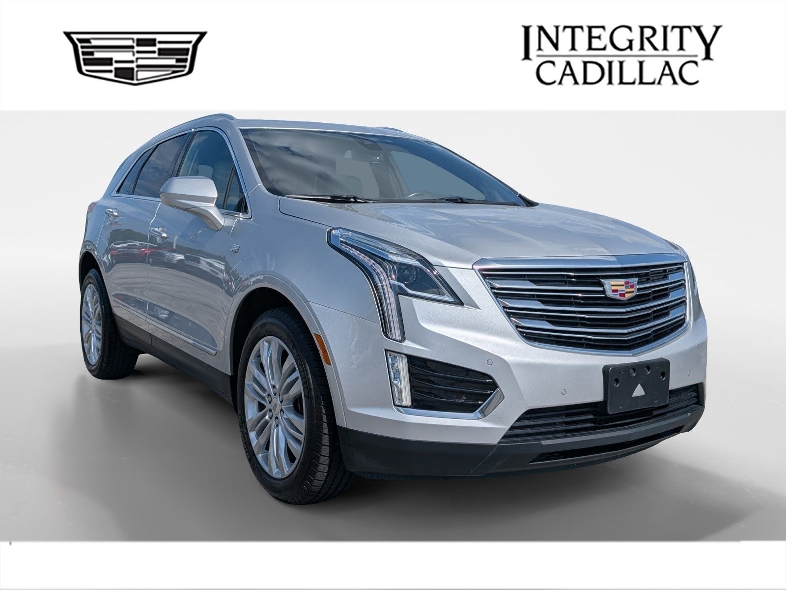 2019 Cadillac XT5 Premium Luxury FWD in Radiant Silver Metallic — front three-quarter view